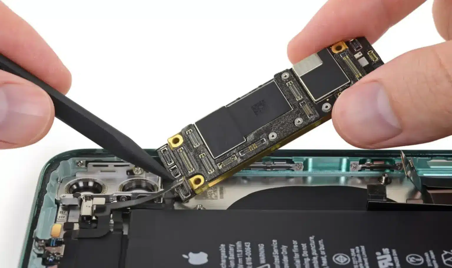 SK Hynix and Intel in Talks to Produce Apple Memory Chips in US
